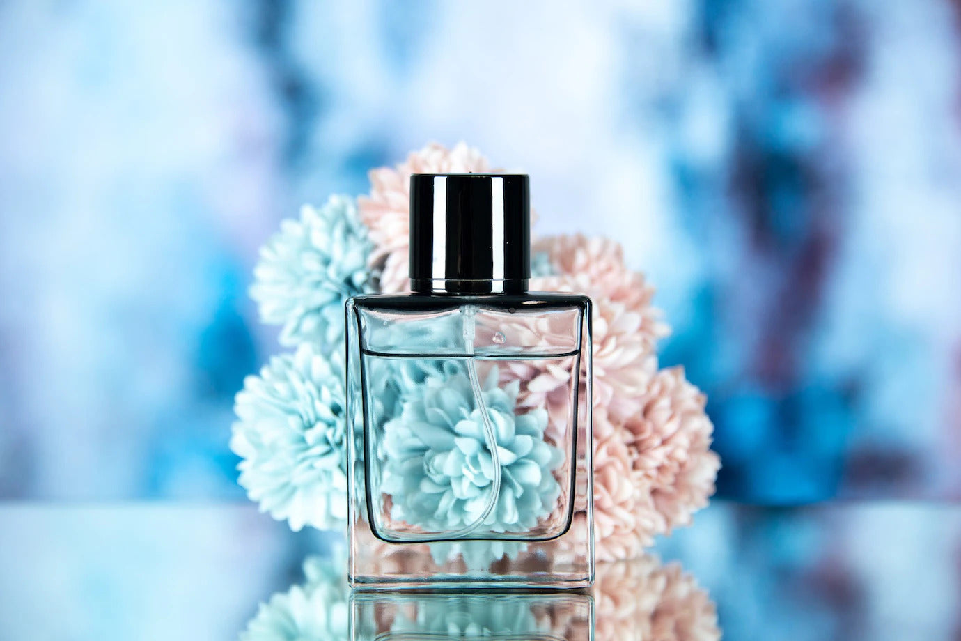 Tout sur le rôle du parfum dans la haute couture.